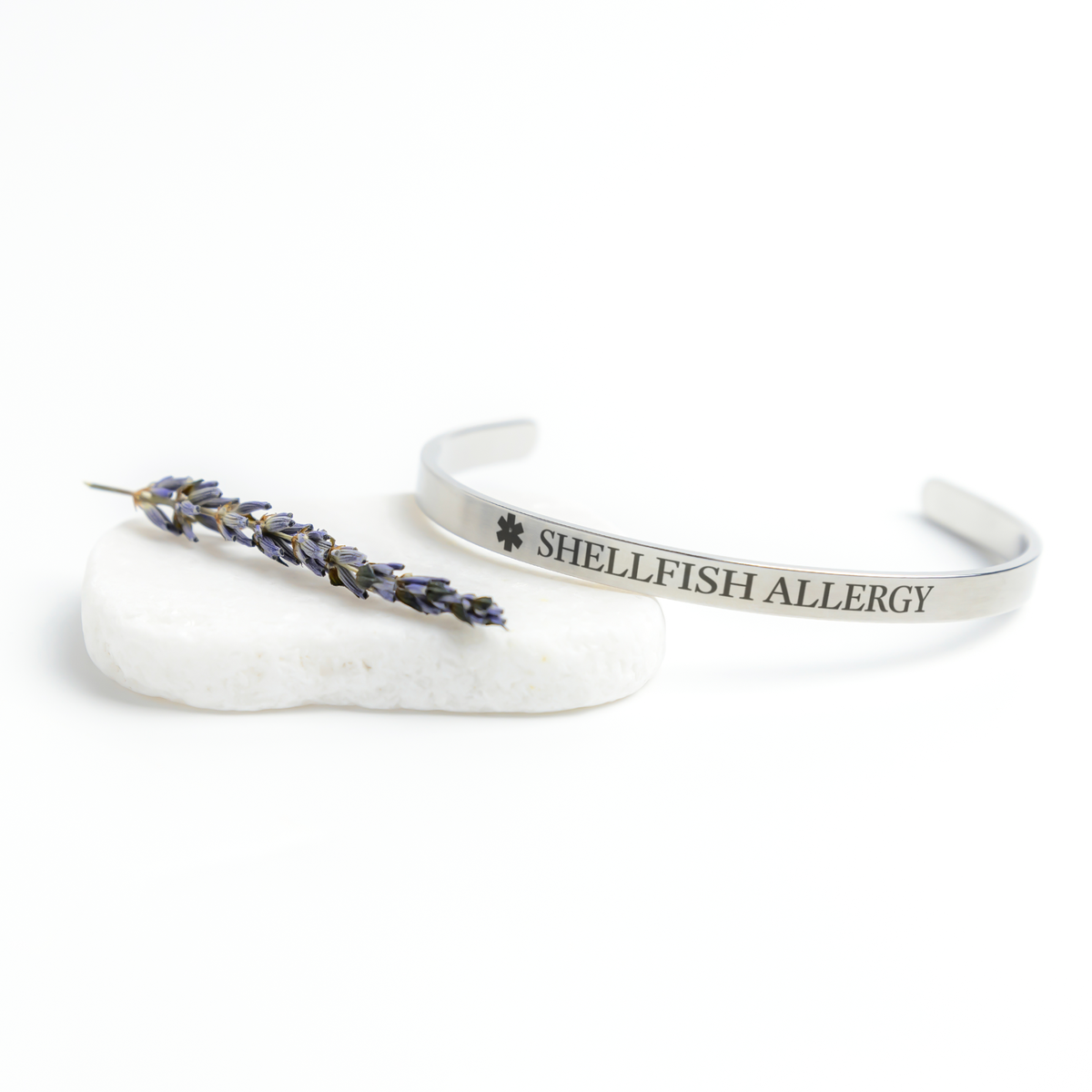 Shellfish_Allergy_Silver_Lifestyle_03_Mockup.png_15445761