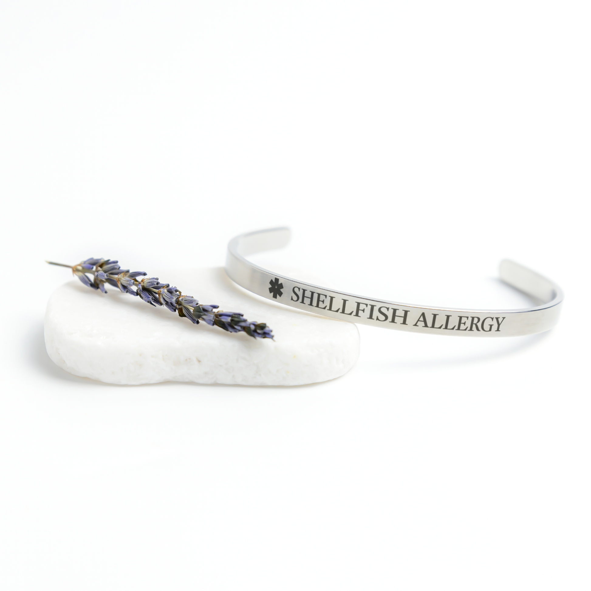 Shellfish_Allergy_Silver_Lifestyle_03_Mockup.png_15445761